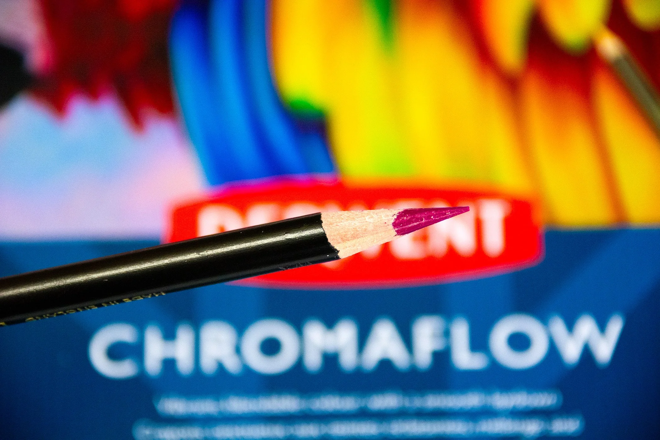 New Derwent Chromaflow 150 Set Of Coloured Pencils — The Art Gear